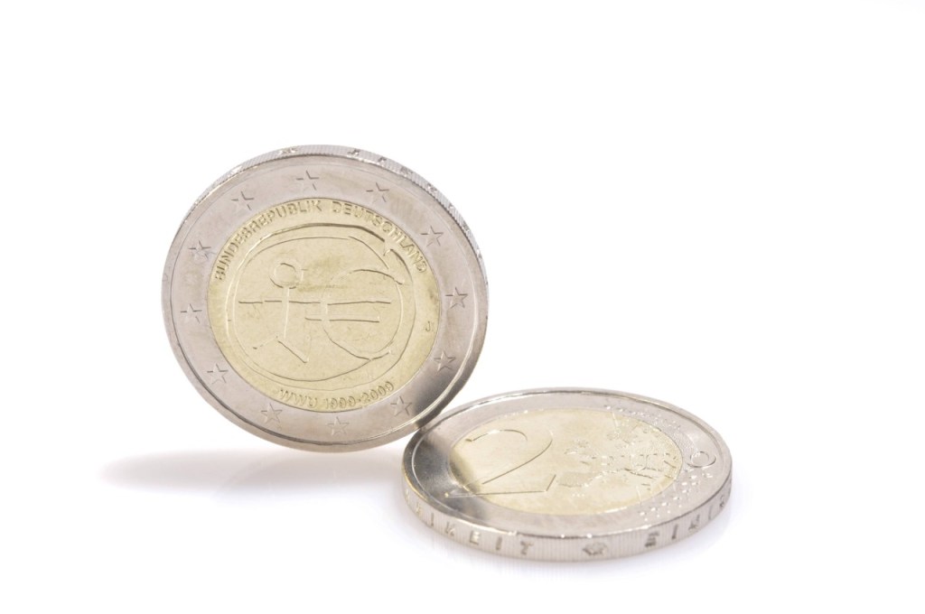 Zwei Zwei-Euro-Münzen.
