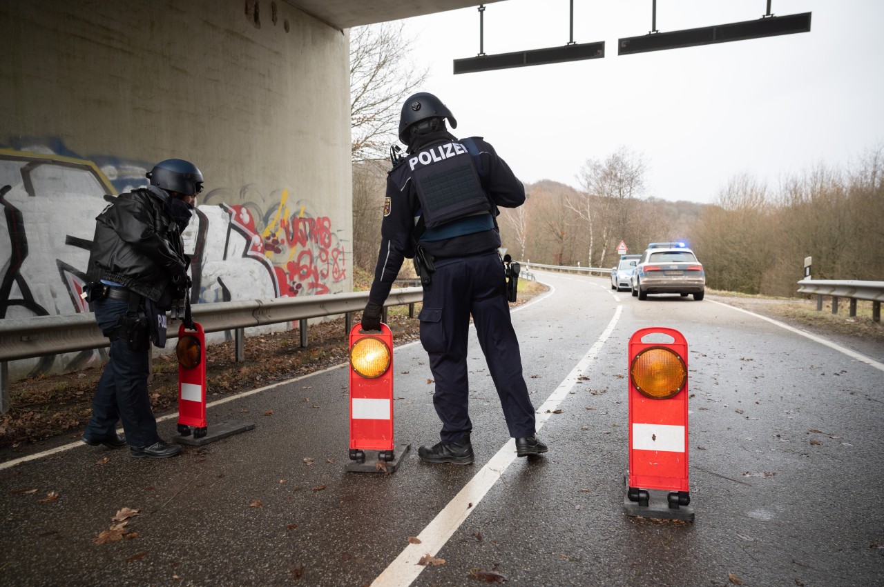 Hagen: Ein Mann spielte bei einer Polizeikontrolle auf die schrecklichen Ereignisse in Kusel (Rheinland-Pfalz) an.