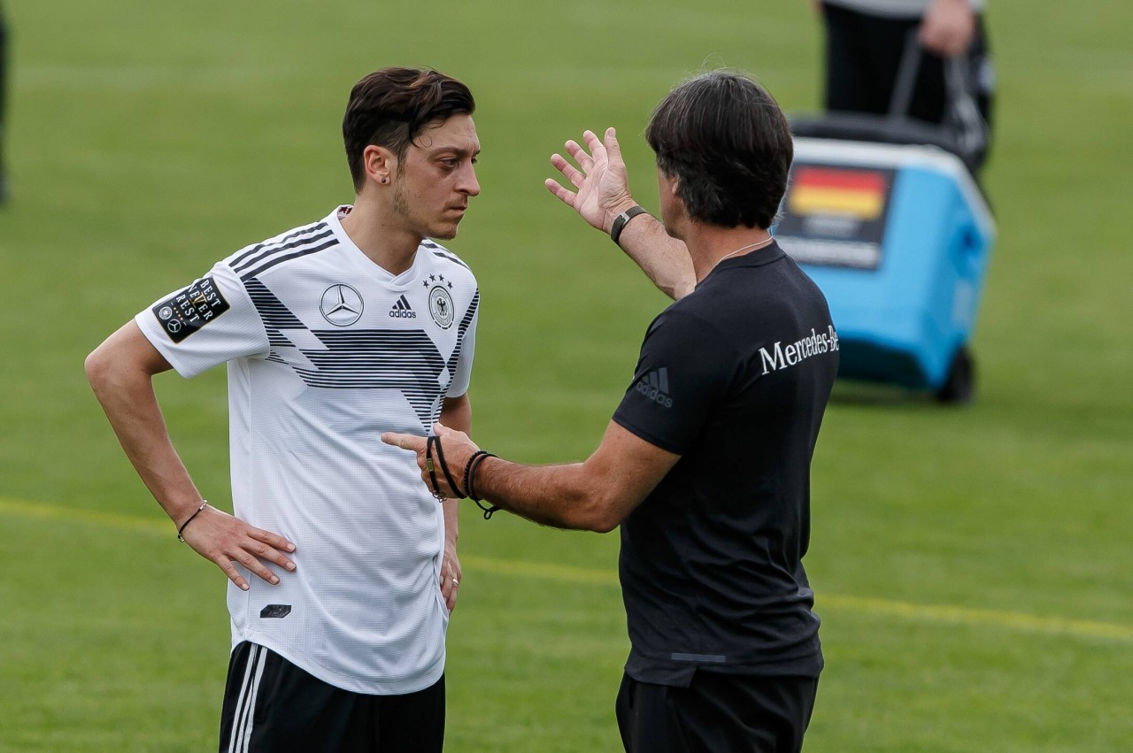 Mesut Özil und Joachim Löw kennen sich bestens. Gibt es bald ein Wiedersehen?