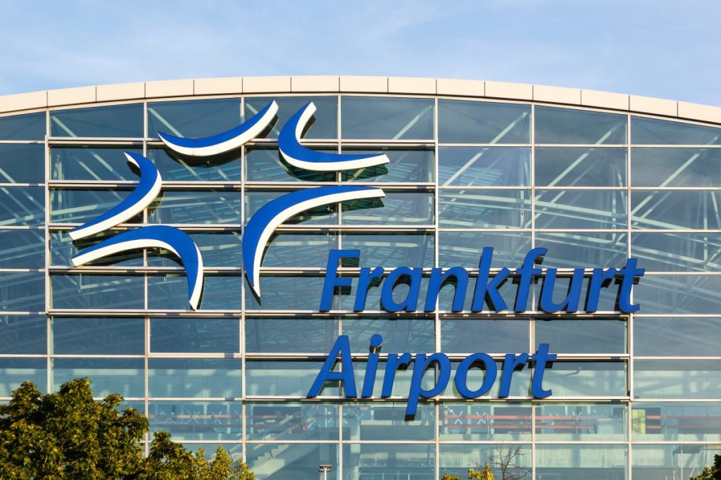 Außenansicht des Flughafens Fankfurt.