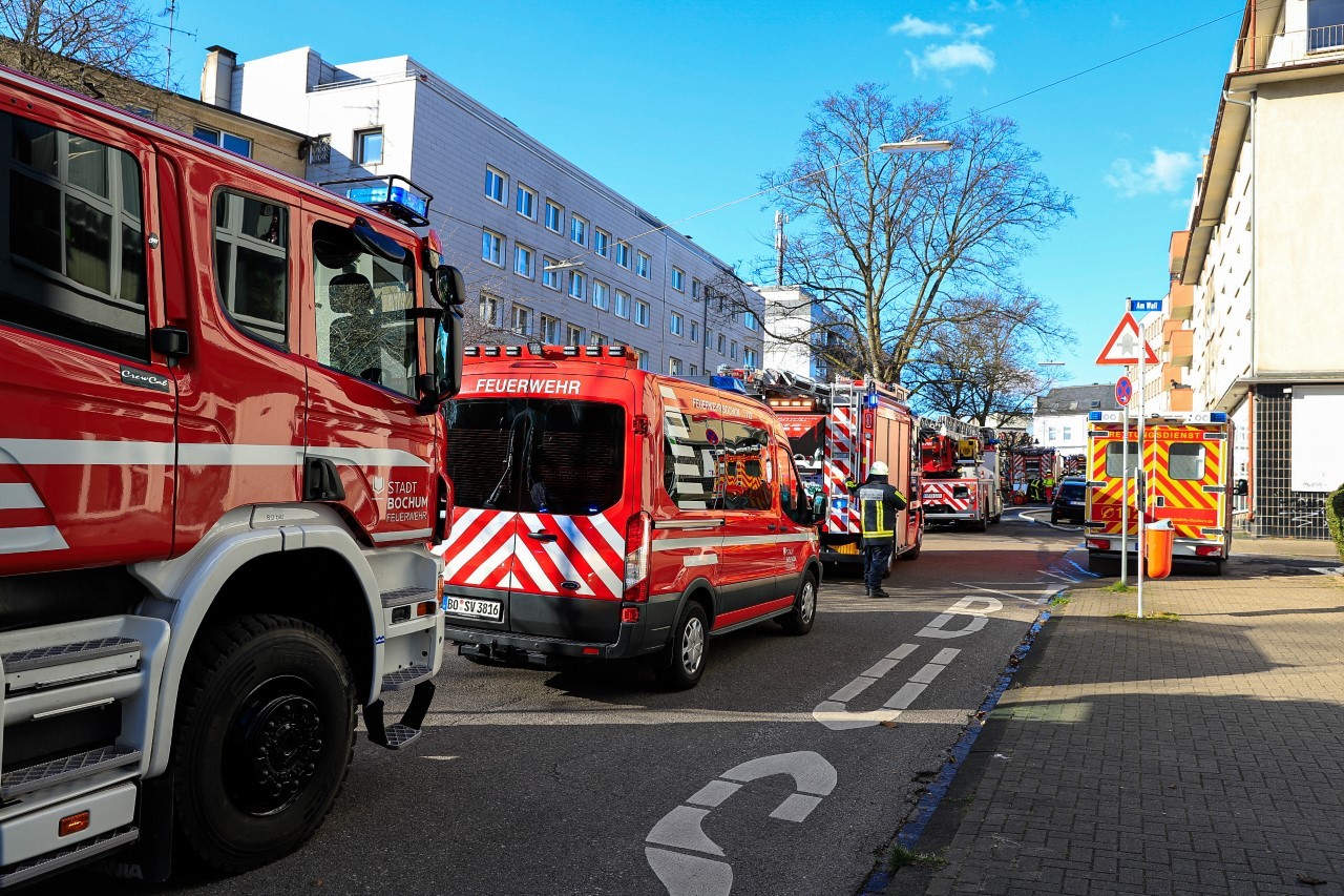 In Bochum musste die Feuerwehr zu einem Großeinsatz anrücken.
