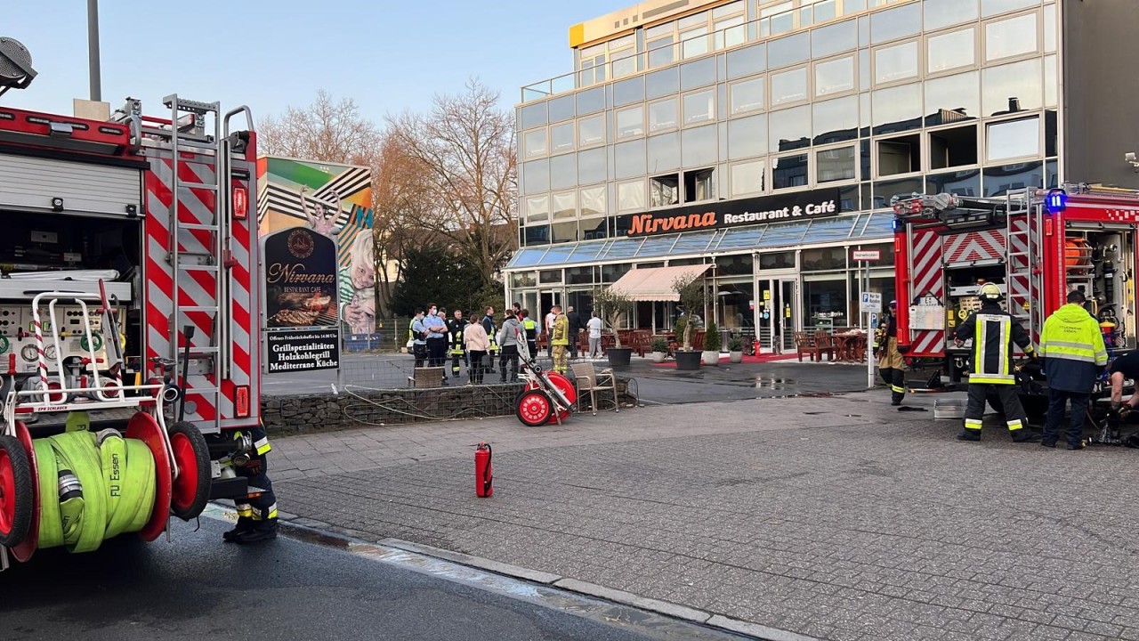 Essen: Feuerwehr-Einsatz im Restaurant „Nirvana“ in Rüttenscheid am Montagnachmittag.