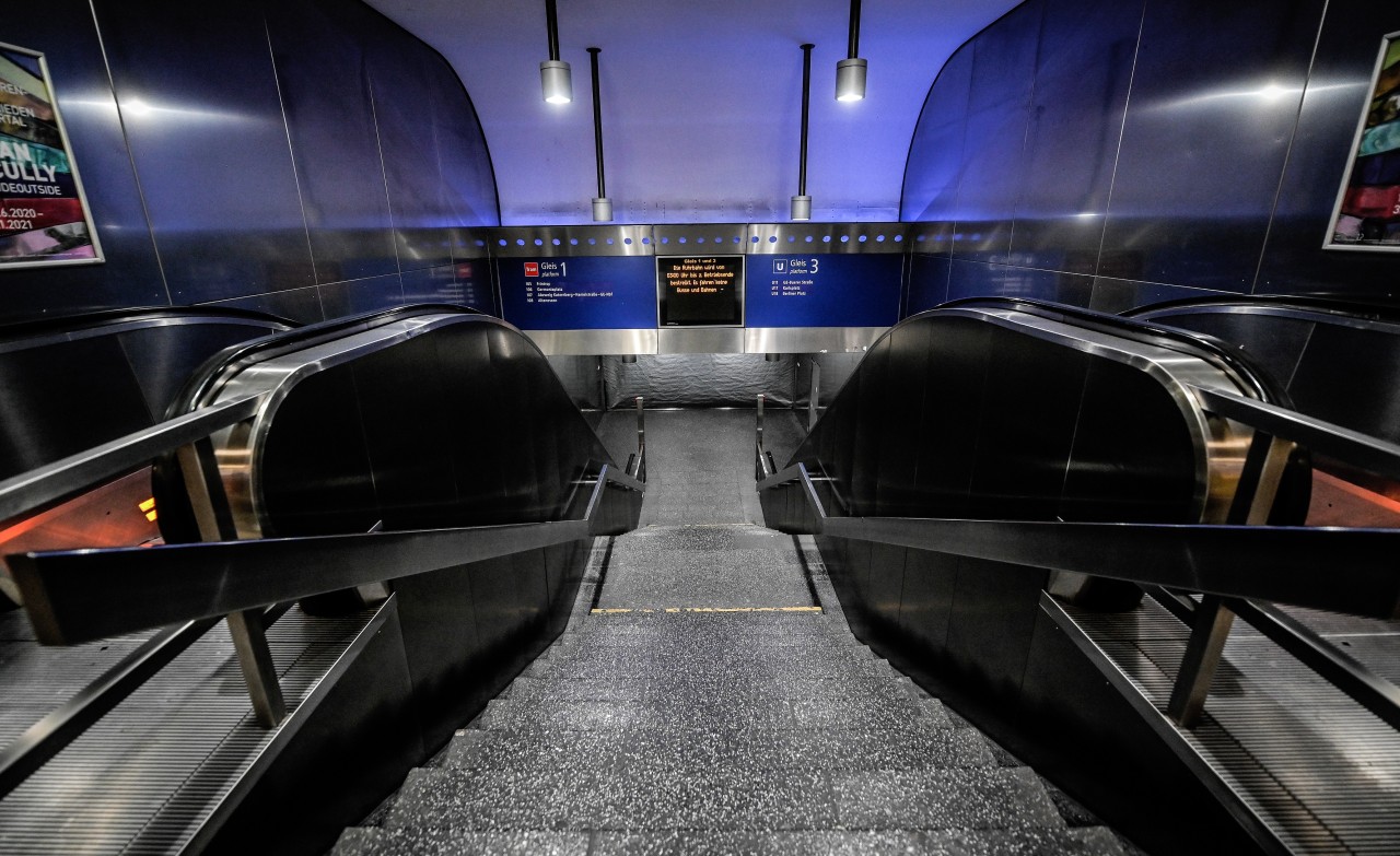 Essen: Die Polizei sucht nach einem Mann, der einen Minderjährigen am U-Bahnhof belästigt haben soll. (Symbolbild)