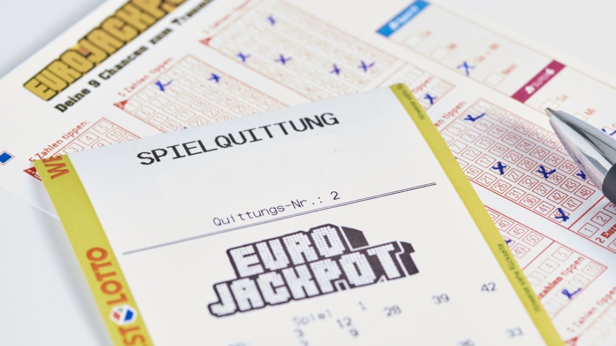 Zwei Eurojackpot-Tipper haben am vergangenen Freitag die Gewinnklasse 1 geknackt: Ein Norweger und ein Finne teilen sich nun den Jackpot und erhalten jeweils 45 Millionen Euro.