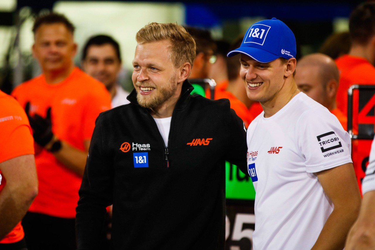 Die neuen Haas-Teamkollegen Kevin Magnussen und Mick Schumacher scheinen sich gut zu verstehen.