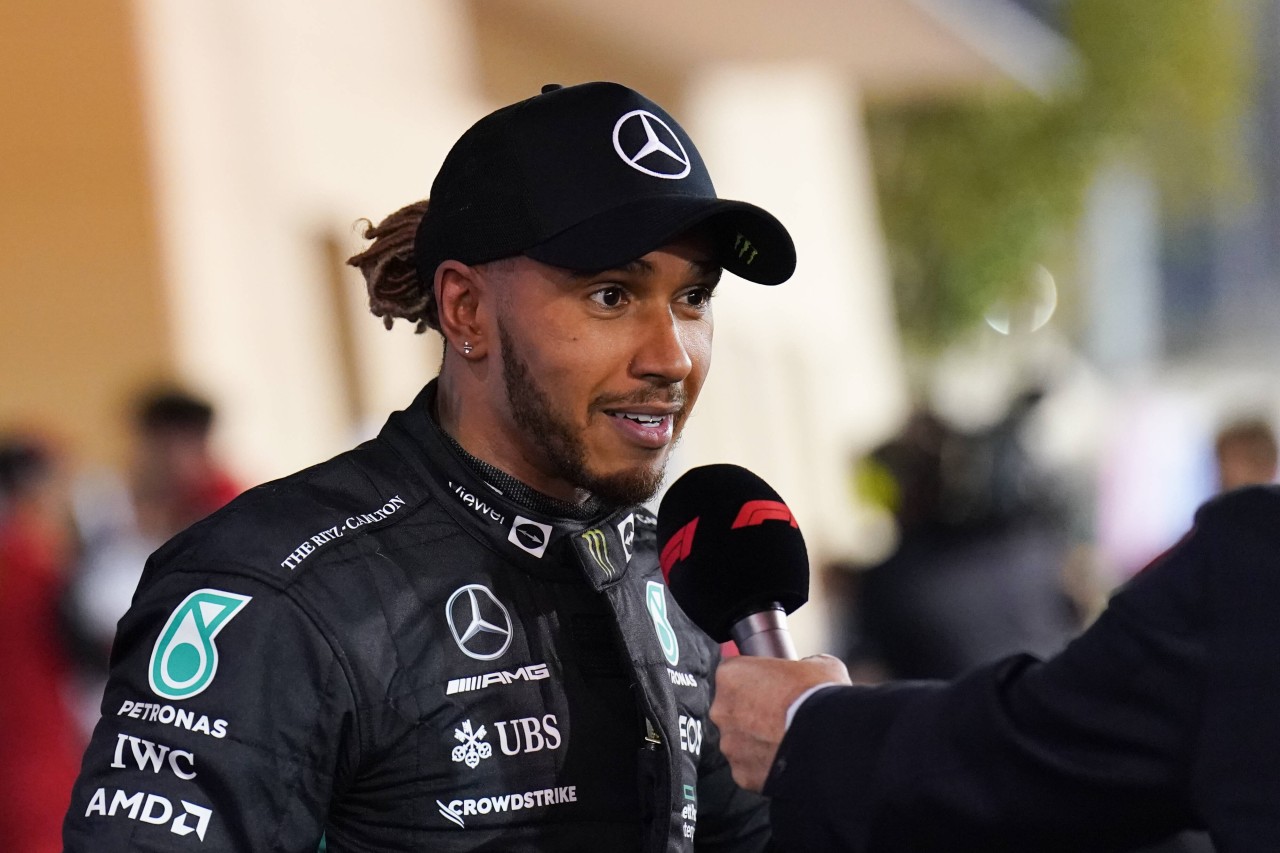 Formel 1: Lewis Hamilton teilt nach dem Bahrain GP gegen Red Bull aus. 