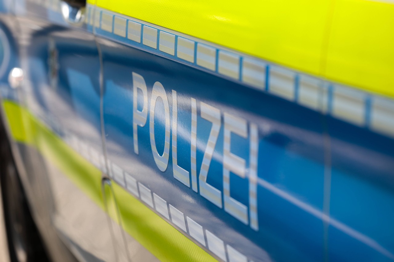 In Witten hat ein Mann seinen eigenen Vater mit einem Messer angegriffen. Die Polizei Bochum ermittelt.