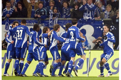 Umgekehrt gilt für die Herren der Schöpfung: Auch der Verzicht aufs geliebte Fußballgucken könnte durchaus als Fasten durchgehen. Aber wir wollen ja nicht zu viel verlangen - zumal die Winterpause ja sowas ähnliches wie Fastenzeit ist.