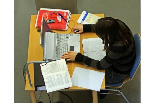 Weil ewige Studenten sowas Intellektuelles haben und günstiger Bus fahren: Diplomarbeits-Fasten. 