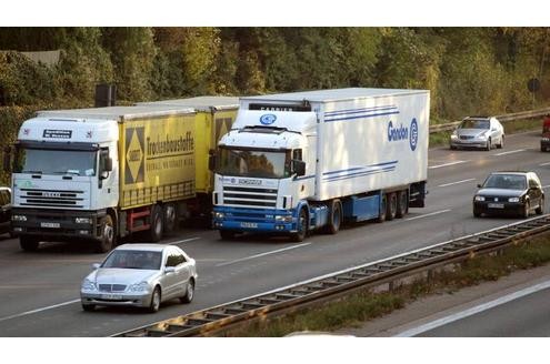Gefährliche Überholmanöver schlagen mit 80 bis 250 Euro zu Buche.