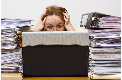 (Bild: Imago)
Stress schlägt buchstäblich auf das Herz. Deshalb sollte man versuchen, Stress zu vermeiden.