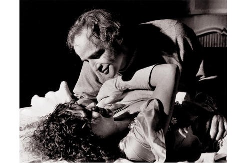 Der letzte Tango in Paris (1972): Bernardo Bertoluccis Klassiker über eine Amour fou löste mit einer Vielzahl freizügiger Sexszenen einen Skandal aus und beflügelte die Kritiker zu Lobeshymnen. (c) Marlon Brando - Eine Hommage in Fotografien