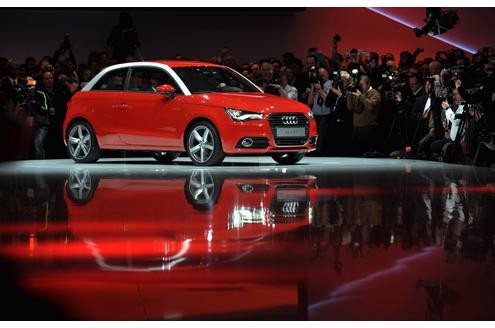 ...neue Audi A1 regelrecht winzig. Dieser rundet die Angebotspalette des Ingolstädter Autobauers nach unten ab und soll vor allem dem Mini vom bayerischen Konkurrenten BMW die Kunden abspenstig machen. Dabei helfen...