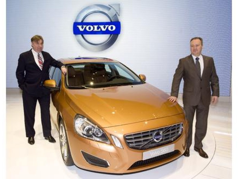 ...möchte wohl auch Volvo für den neuen S60 begeistern. Der schwedische Automobilhersteller, der bald in chinesischer Hand ist, setzt große Hoffnungen auf sein Volumenmodell. Ähnlich sieht es...