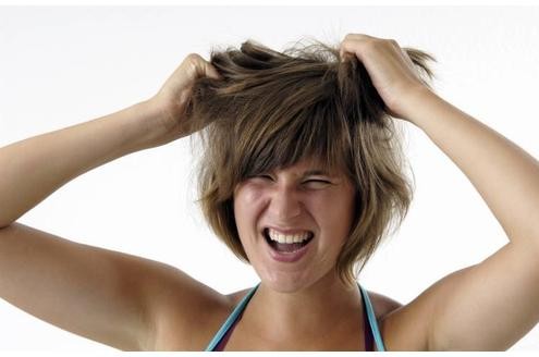 Zärtlich durch die Haare streicheln? Fehlanzeige. Hypertrichophobiker haben Angst vor Haaren.
