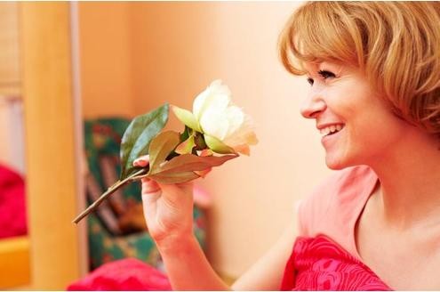 Jede Frau freut sich über Blumen? Nicht unbedingt. Denn leidet sie unter Anthrophobie, sind Pralinen der bessere Liebesbeweis.