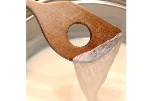 Ein Horror für jeden Glucodermaphobiker: Milchhaut auf heißer Milch.