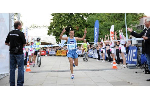 Glückliche Mienen und anfeuernde Zuschauer am Zieleinlauf. Foto: Sebastian Konopka