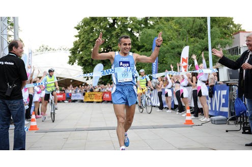Glückliche Mienen und anfeuernde Zuschauer am Zieleinlauf. Foto: Sebastian Konopka