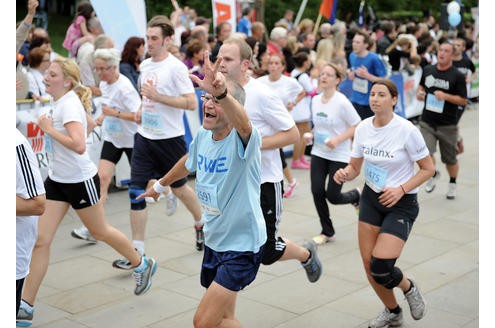 Glückliche Mienen und anfeuernde Zuschauer am Zieleinlauf. Foto: Sebastian Konopka