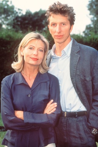 In den ersten beiden Folgen 376 „Inflagranti“ und 384 „Brandwunden“ aus den Jahren 1997 und 1998 hieß ihr Gehilfe Stefan Stoll und wurde von Rufus Beck verkörpert. 