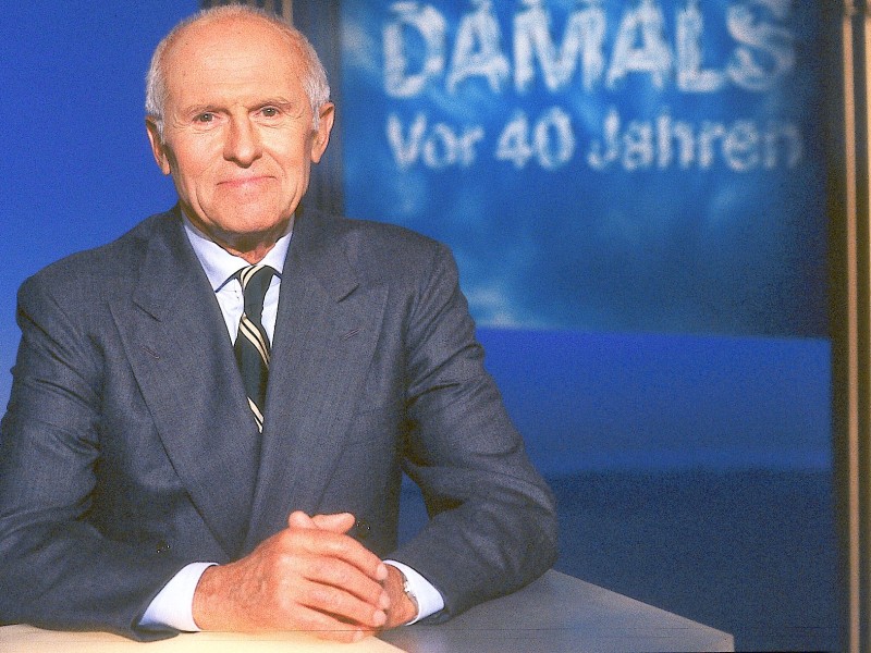 Carl Weiss war der erste Moderator der ZDF-Sendung „heute“. Der langjährige Journalist und Korrespondent verstarb im Alter von 92 Jahren, wie das ZDF Anfang April mitteilte.