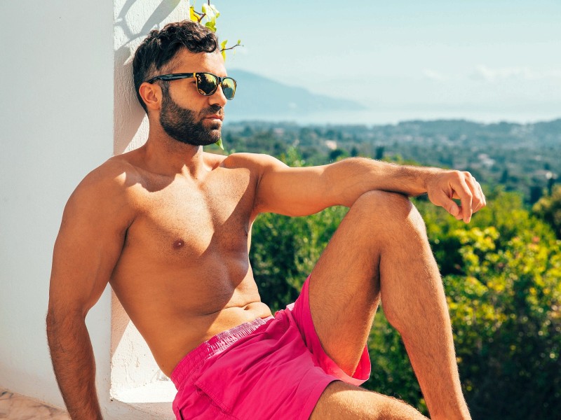 Auch Rafi (28) aus Köln arbeitet als Personal Trainer. Außerdem tourt er als Instagram-Fitness-Model durch spanische Hotspots wie Málaga, Madrid oder Teneriffa. Vor 19 Jahren zog Rafi gemeinsam mit seiner Familie von Syrien in seine neue Heimat Deutschland. 