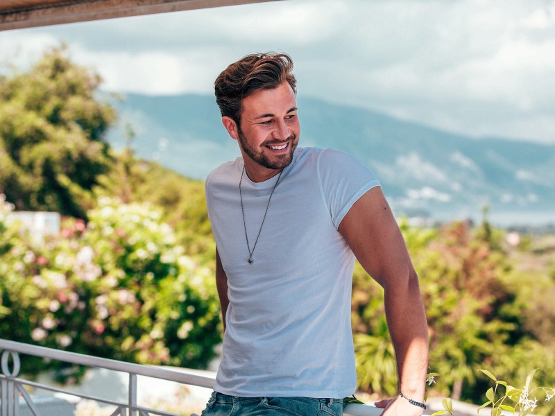 Dennis (25) ist Tourismuskaufmann aus Iffezheim und lässt gut 20.000 Follower auf Instagram regelmäßig an seinem Leben und Lifestyle teilhaben. Auch als Model verdient er sein Geld.