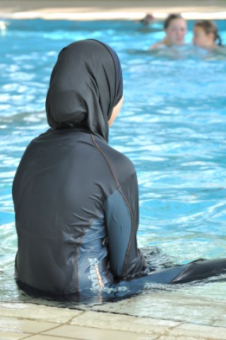 ... der Burkini (eine Mischung aus Burka und Bikini) – der Bikini wird in allen Varianten getragen.