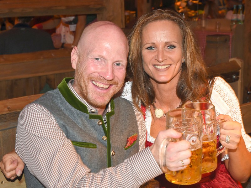 Der ehemalige Sportvorstand des FC Bayern, Matthias Sammer, feierte mit Ehefrau Karin.