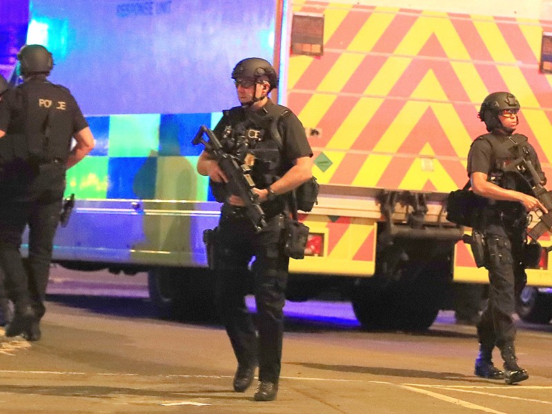 Die Polizei ging schnell von einem Terroranschlag von einem mutmaßlich islamistischen Selbstmordattentäter aus.