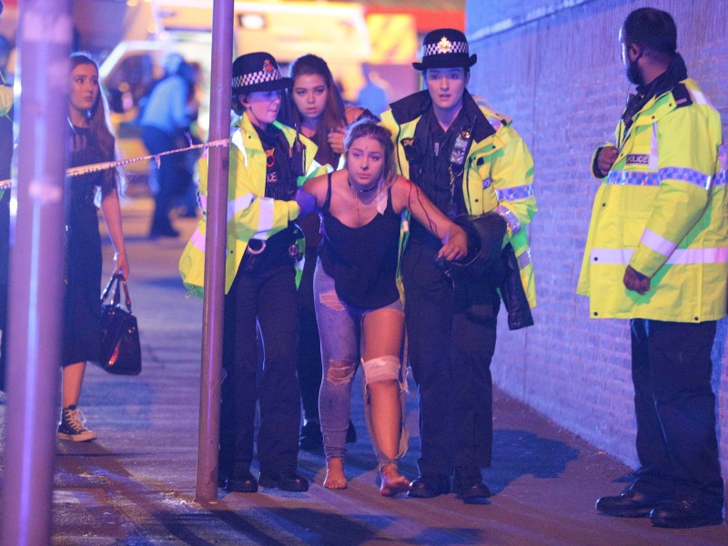 Eine schreckliche Tat: Am Montag, 22. Mai, explodiert um 22 Uhr 30 (Ortszeit) im Eingangsbereich der Manchester Arena ein Sprengsatz. Dutzende Menschen sterben, darunter Kinder und Jugendliche. Später reklamiert der IS den Anschlag für sich. Eine Chronik der Ereignisse.