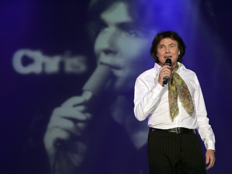 Mit Hits wie „Du kannst nicht immer 17 sein“ wurde er zur Schlagerlegende – jetzt ist Sänger Chris Roberts gestorben. Wie das Management des Stars der 70er mitteilte, erlag er am 2. Juli 2017 in einer Berliner Klinik einem Krebsleiden.