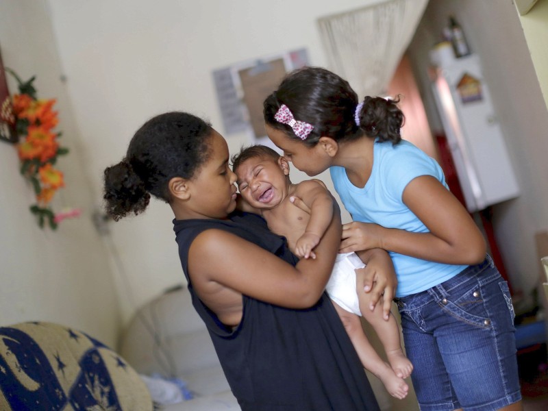 ...das Auswärtige Amt in Berlin sagt: „Schwangere sollten generell von vermeidbaren Reisen in Zika-Epidemie-Gebiete absehen.“ 