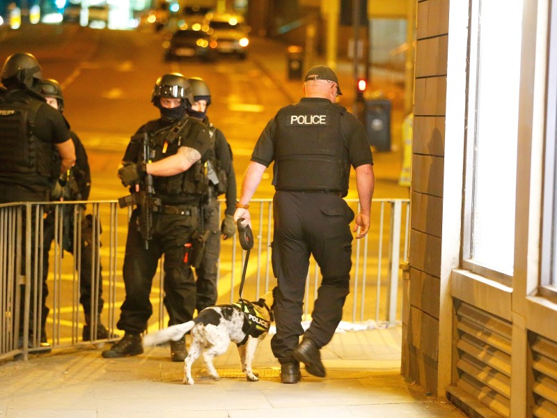 In Manchester und auch in London waren nach dem Anschlag zusätzliche Polizeieinheiten im Einsatz.
