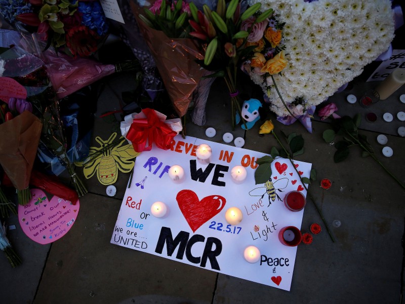 „Wir lieben Manchester“: Gedenken an die Opfer.