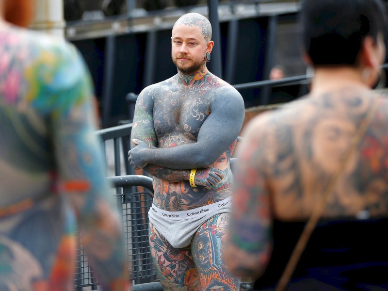 Großflächige Körperkunst auf der „Tattoo-Convention“ in London. 