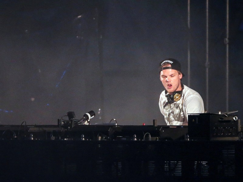 Der schwedische DJ Avicii ist am 20. April im Alter von 28 Jahren gestorben. In Deutschland war Avicii, der mit bürgerlichem Namen Tim Bergling hieß, vor allem durch seine Single „Wake Me Up“ bekannt geworden. 