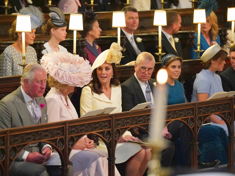 Die royale Verwandtschaft in der Kirche: The Duchess of Cornwall, the Duchess of Cambridge, the Duke of York, Prinzessin Beatrice, Prinzessin Eugenie und Jack Brooksbank.
