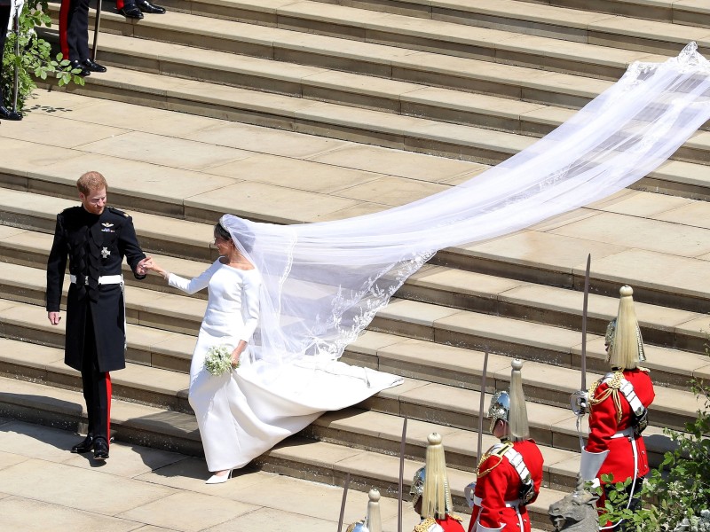 Meghan Markle entschied sich bei ihrer Hochzeit mit Prinz Harry am 19. Mai 2018 für ein reines Weiß. 