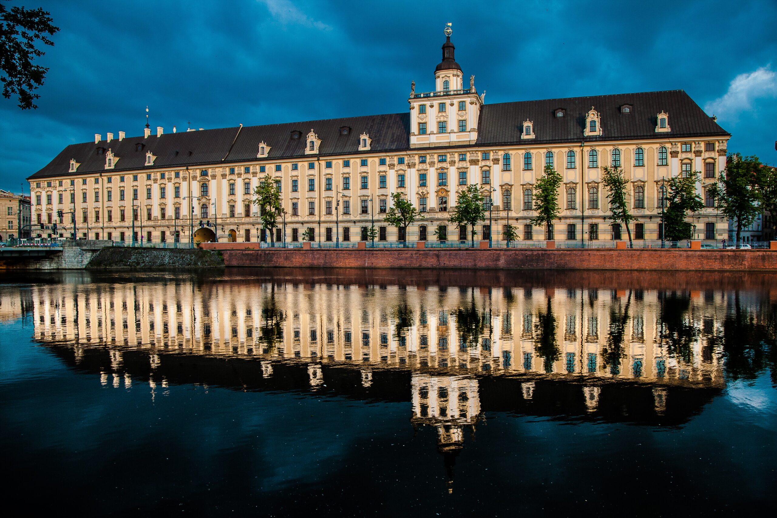 Vom Restaurant "La Maddalena" hat man einen sensationellen Ausblick auf die Oder und das gegenüberliegende  Universitätsgebäude.