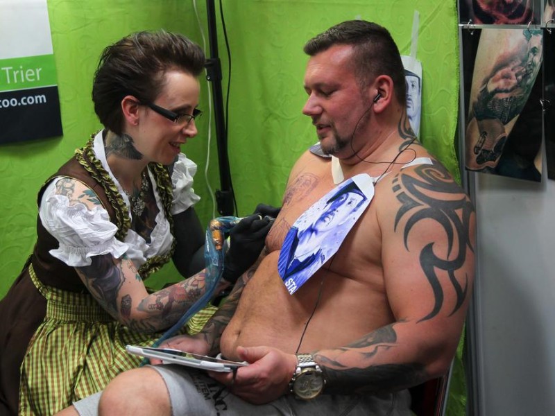 Impression vom ersten Tag der 18. Tattoo- und Piercing-Convention in der Westfalenhalle.