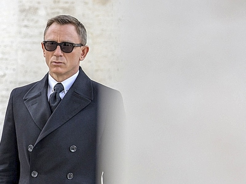 Daniel Craig: 250.000 Dollar pro Folge. Ob er noch mal 007 spielt, ist ungewiss. Bezahlt wird der Ex von Heike Makatsch erst mal für die Serie „Purity“ nach dem Buch von Jonathan Franzen („Die Korrekturen“). Der Brite spielt einen Internetaktivisten. 