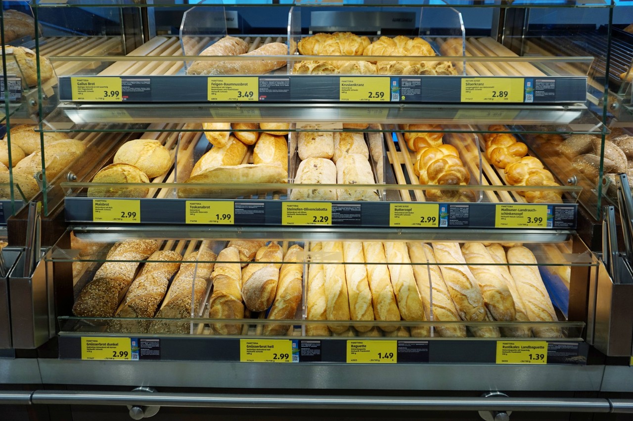 Brot und Brötchen bei Aldi, Lidl und Co.: Einfach wegschmeißen ist bei den Supermärkten nicht. (Symbolbild)