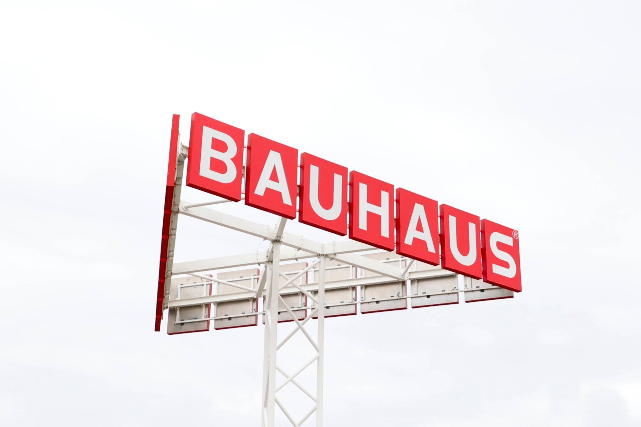 Bauhaus: Die Baumarktkette bittet Mitarbeiter und Kunden weiterhin um das Tragen einer Maske – auch ohne Maskenpflicht. (Symbolfoto)