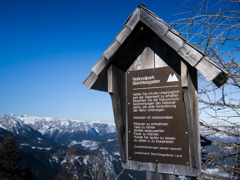 Bergwacht und Polizei warnen zu Ostern vor noch winterlichen Verhältnissen. Seit Beginn des Jahres sind bereits 16 Menschen im Bereich von Berchtesgaden bis zur Zugspitze tödlich verunglückt.