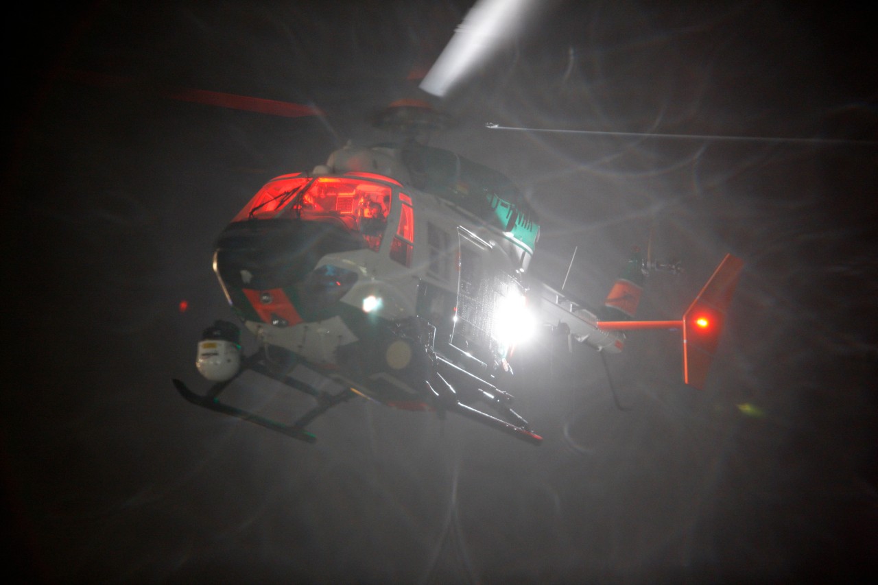 Die Polizei Bochum hat am Sonntagabend mit einem Hubschrauber nach einem Tankstellen-Räuber gefahndet. (Symbolbild)