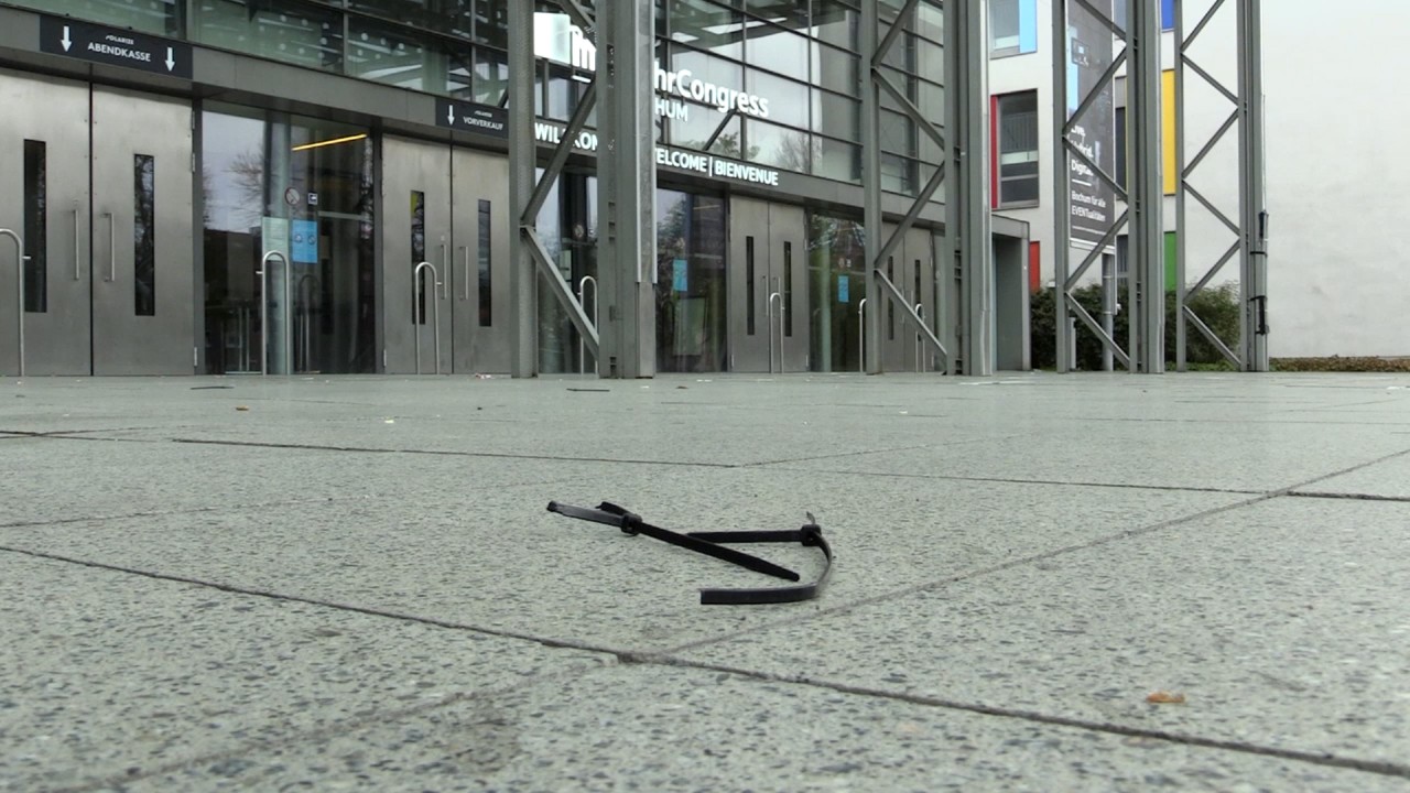 Bochum: Dieser Kabelbinder ist auf dem Gelände vor dem Ruhrcongress gefunden worden.