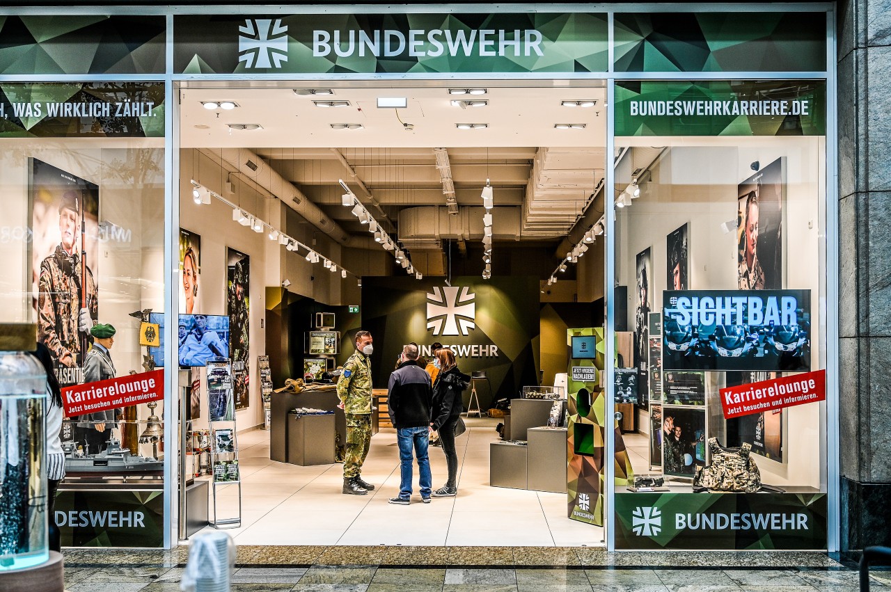 Neu im Centro Oberhausen: Ein Bundeswehr-Store.