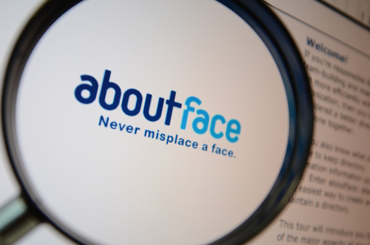 Verblüffende Ähnlichkeit: Das f aus dem
Logo von AboutFace sieht dem heutigen Facebook-f-Logo sehr ähnlich.